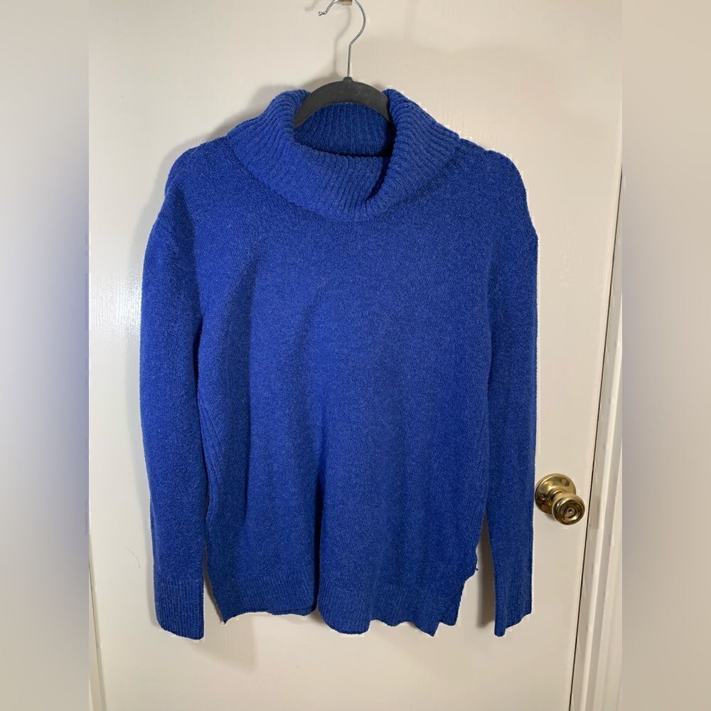 SO EUC blue turtleneck sweater Size small